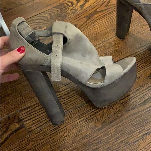 Jessica Simpson platform heels - Picture 2 of 7